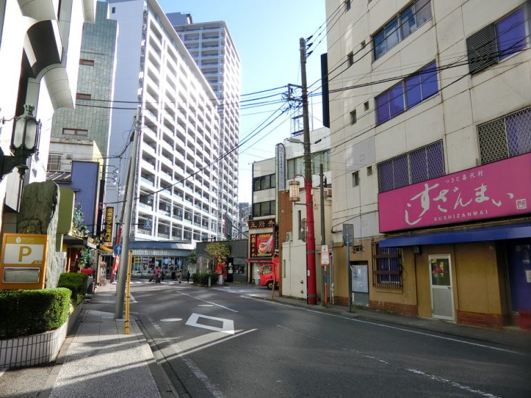 ホテル左にはエッグコーヒー店も