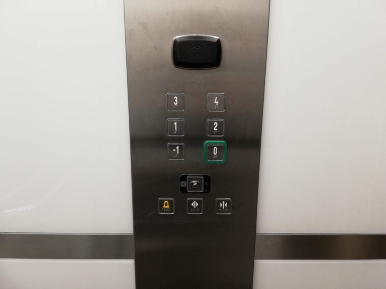 エレベーター階数ボタン1