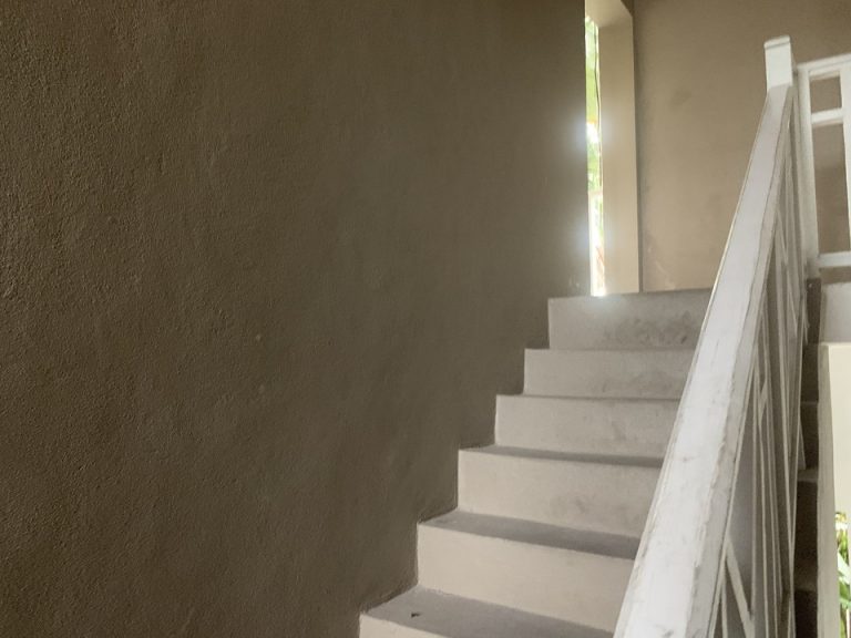 階段。エレベーターはありませんでした。