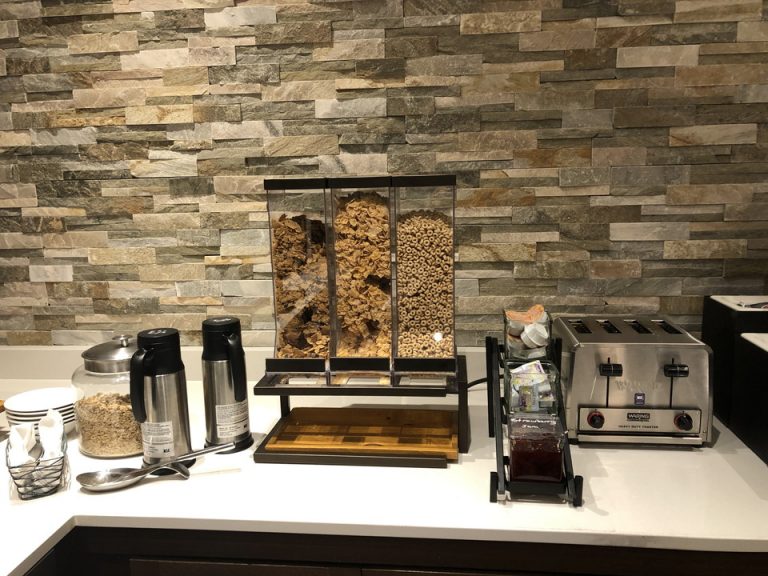 シリアルは4種類と牛乳と豆乳