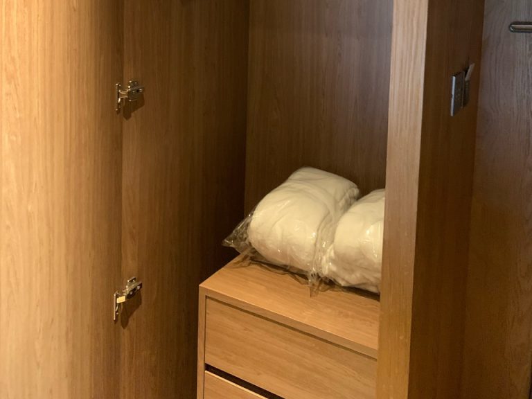 客室_クローゼット開けた状態_2