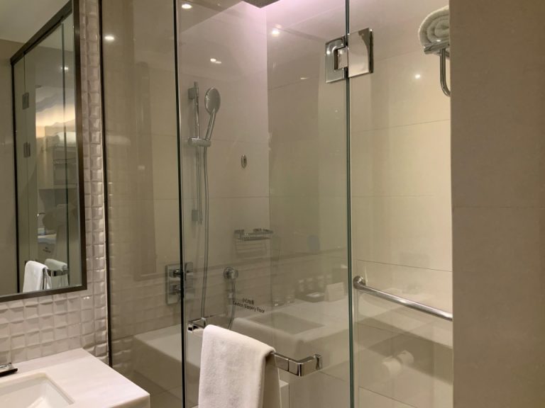 シャワー入口から全景