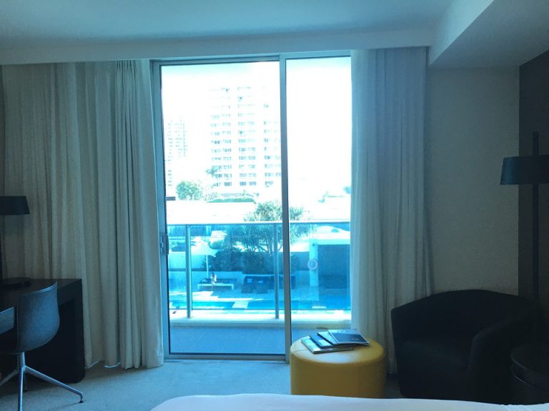 客室窓
