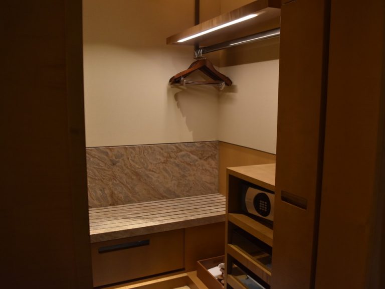 クローゼット内部(ウォークイン)02