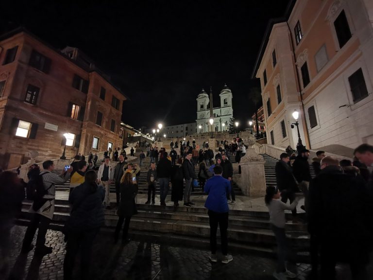 夜のスペイン広場