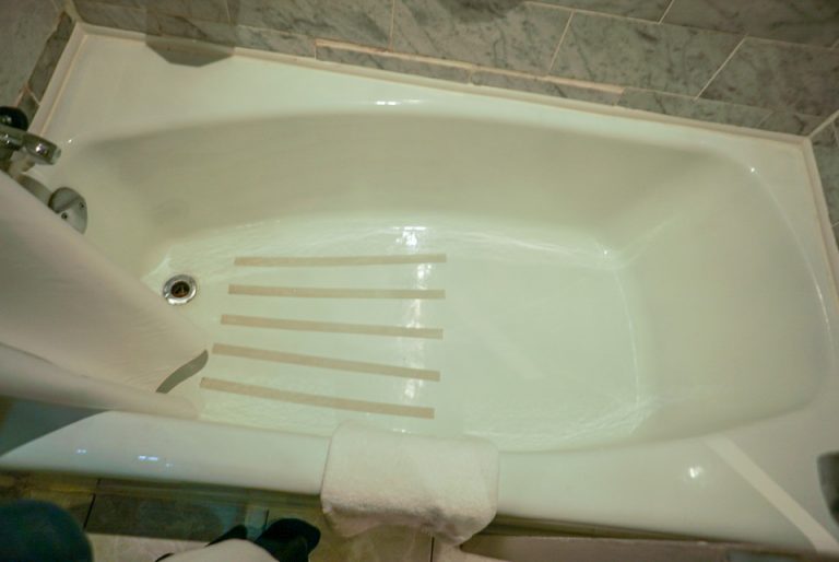 バスルームにあるバスタブです