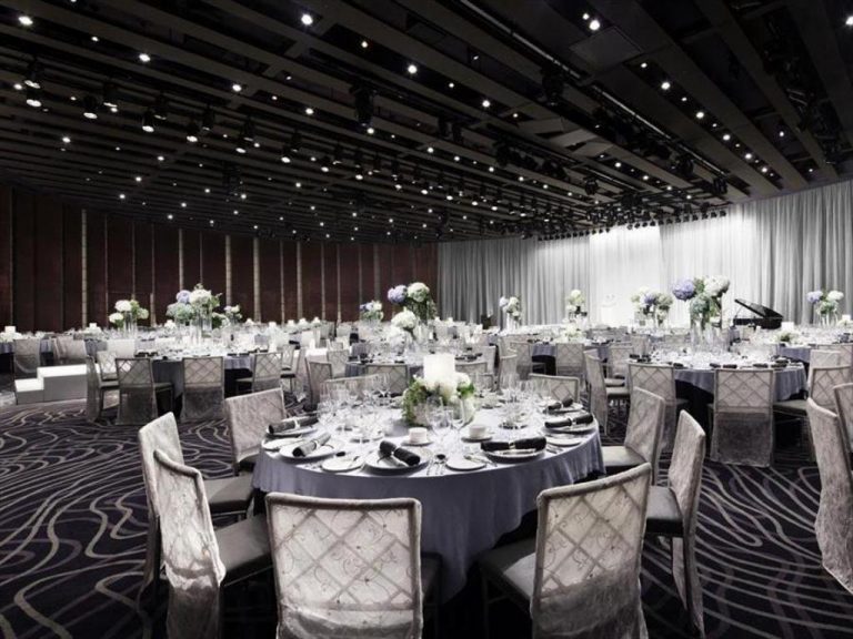 1126_15062309020030334689