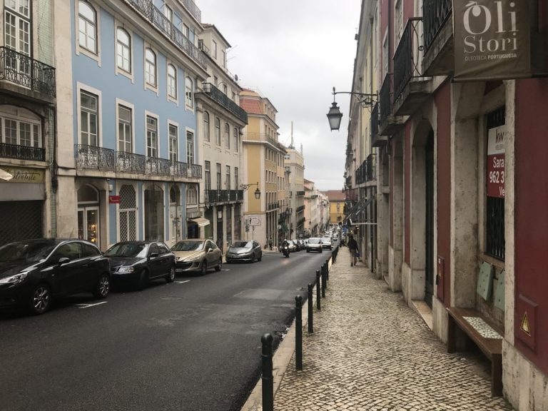 ホテルまでの道