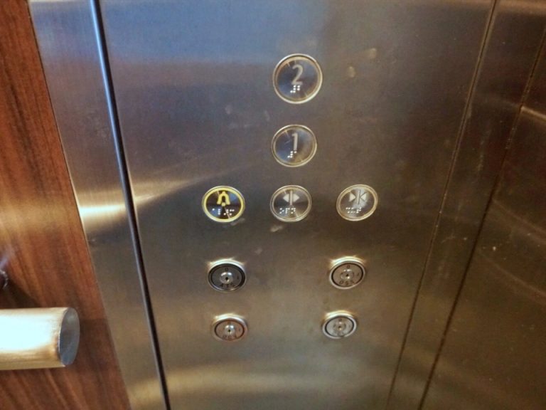 全部で2階建です