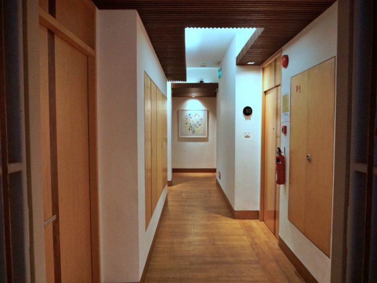 客室に向かう廊下