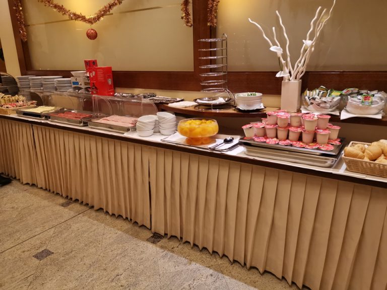 朝食はビュッフェスタイル