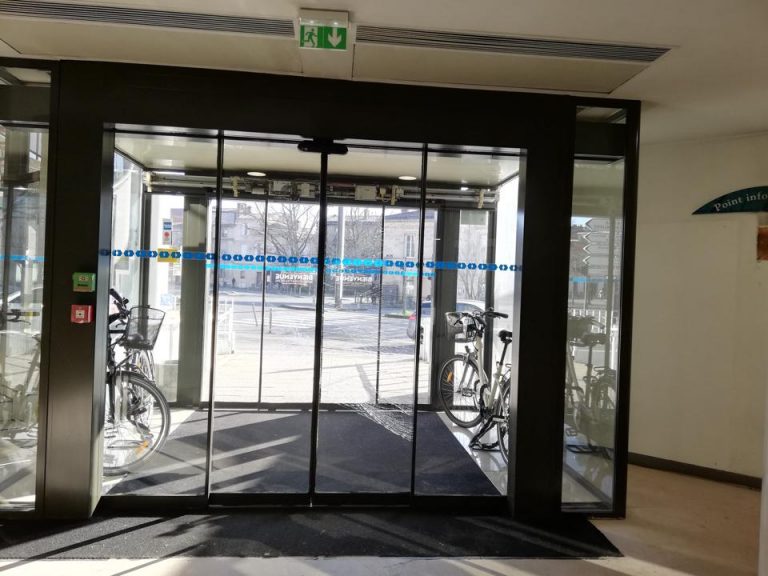 エントランス内観2