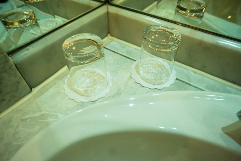 洗面台にあるコップの初期状態です