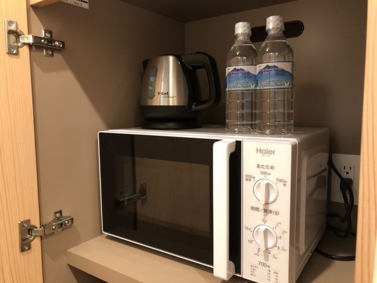 クローゼットに電子レンジ