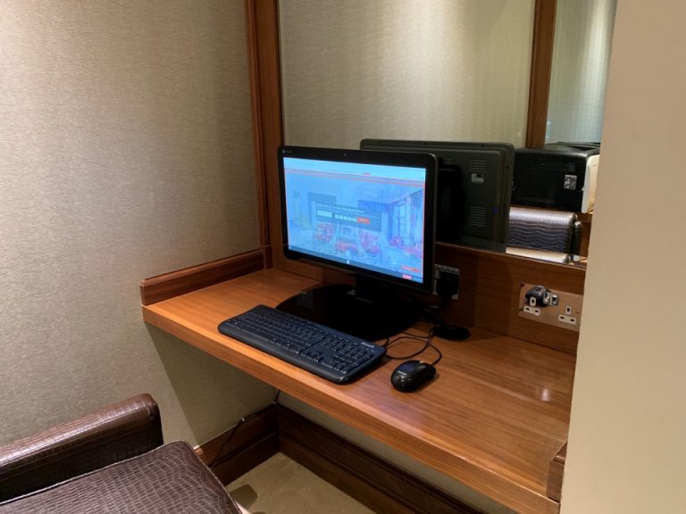 ホテル内の特徴的な施設_ビジネスセンター_01