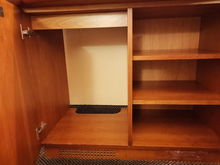 冷蔵庫が入るスペースがありますが何もありません