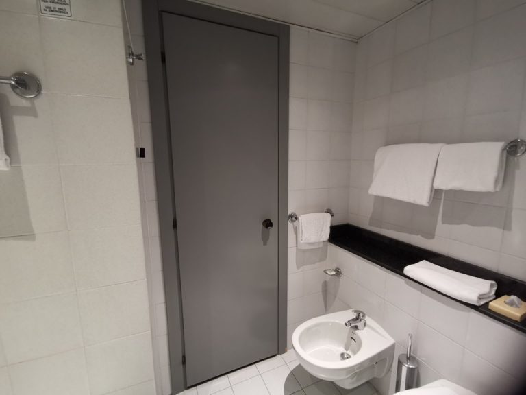 バスルーム内から入口