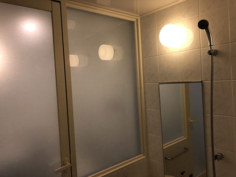 バスルーム内から入口