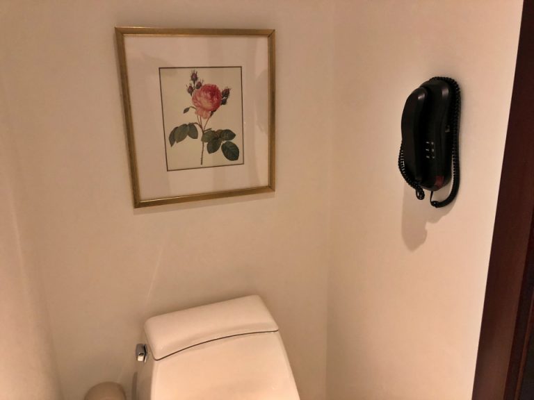 トイレの電話と絵