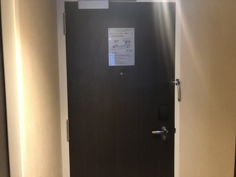 客室ドア