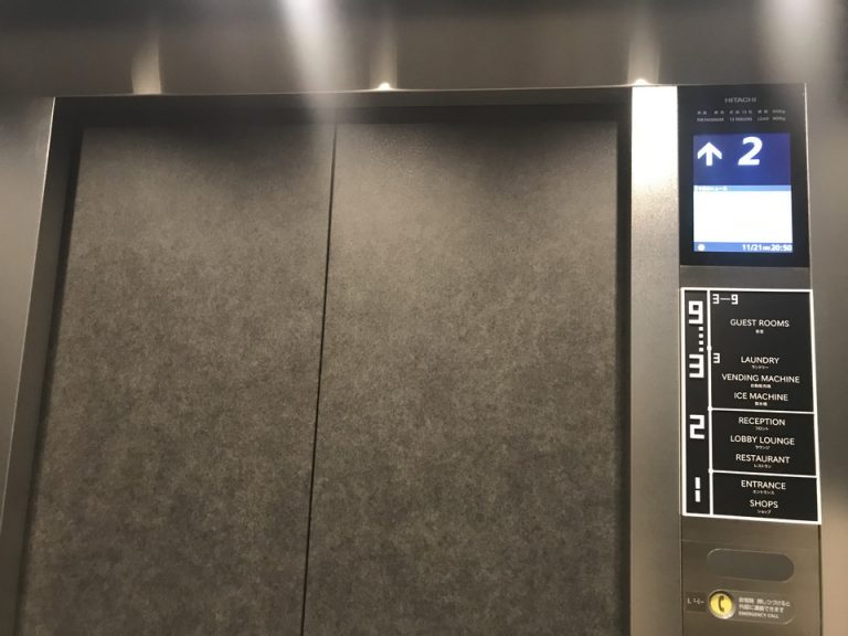 エレベーター内