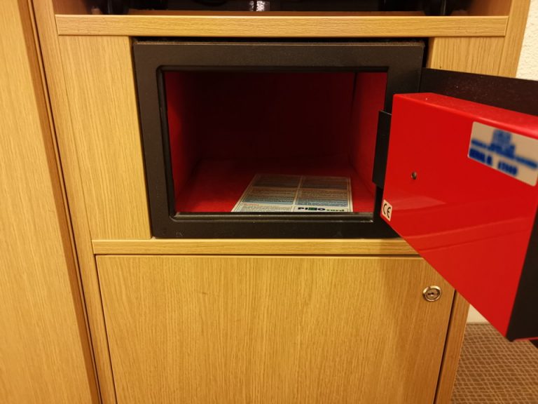 セーフティーボックス(開けた状態)