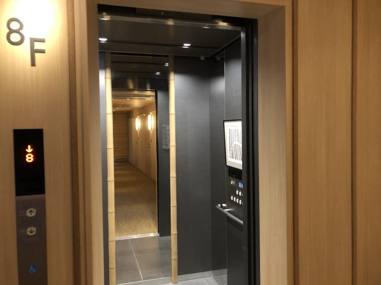 客室階エレベータ&エレベーター内観