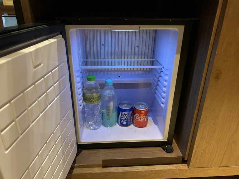 客室_冷蔵庫(開けた状態)