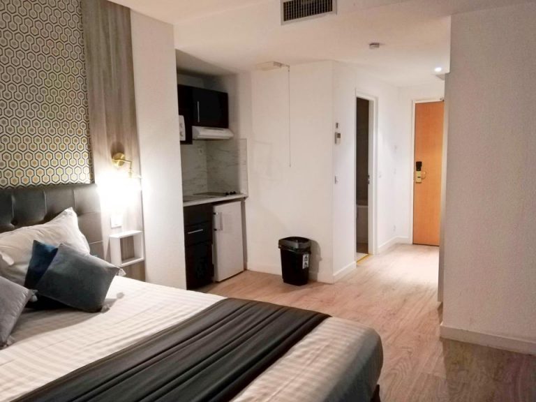 客室全体(入口方向)1