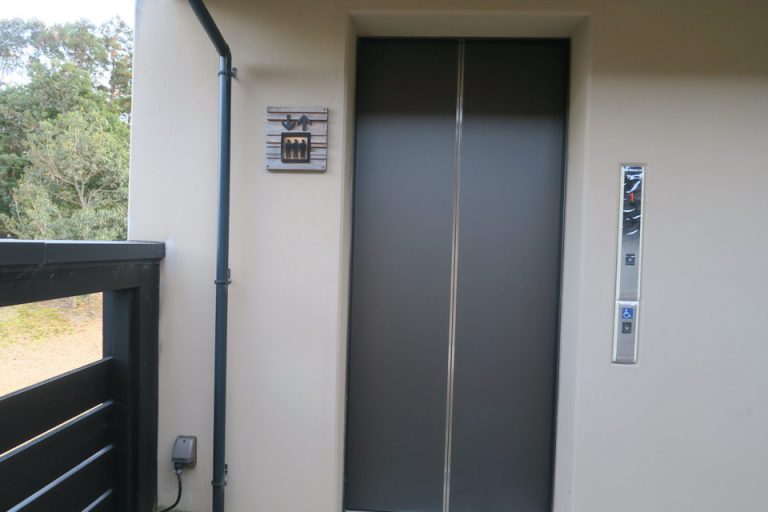 客室棟客室階エレベーター
