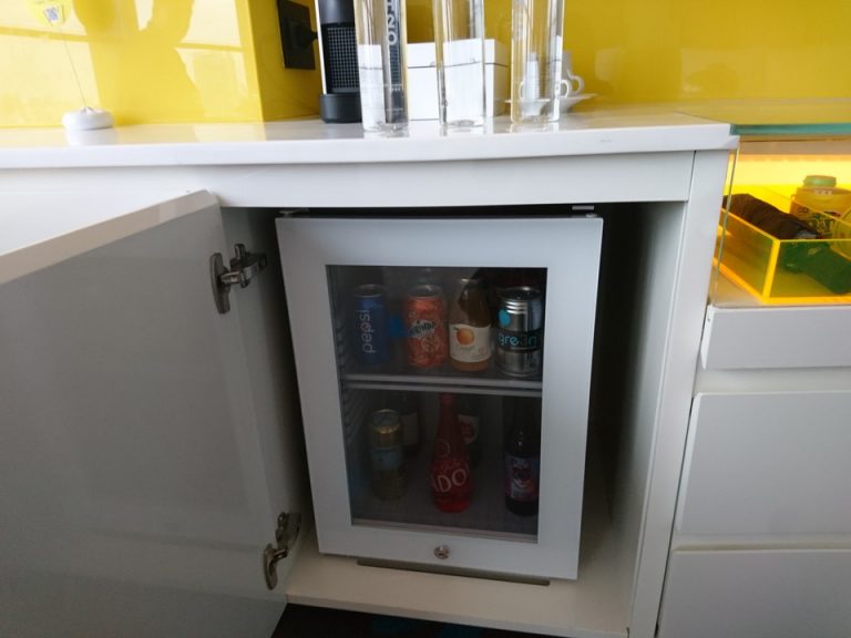 冷蔵庫(閉じた状態)