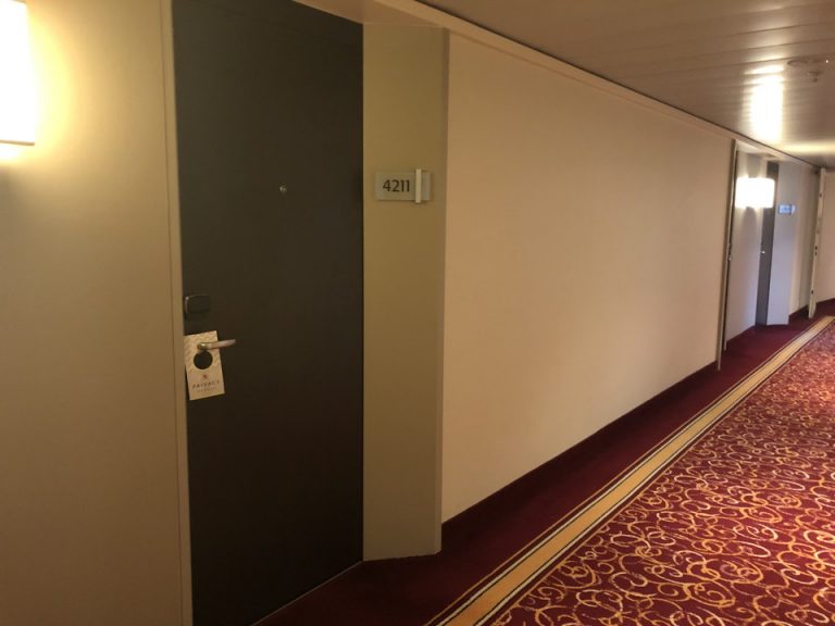 ドア