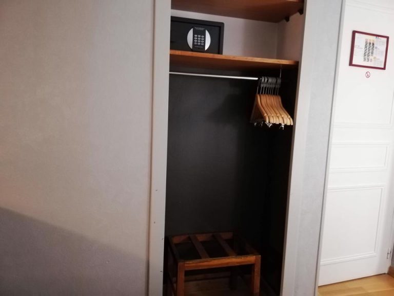 クローゼット外観1