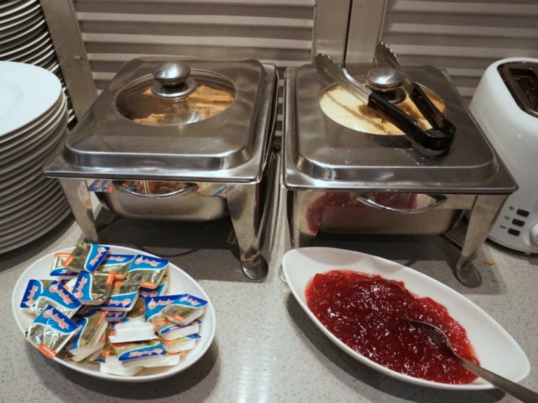 トーストとジャムやバター