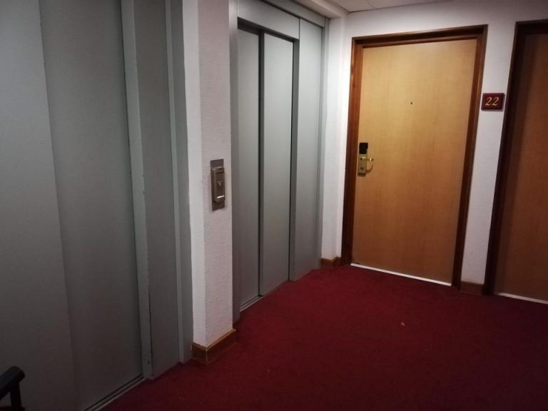 エレベーターホール客室階1