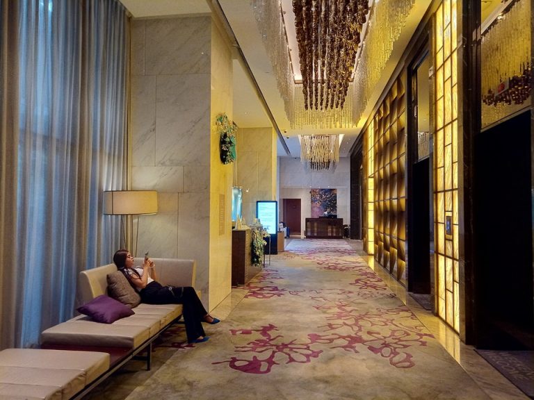 エントランスエレベータホール