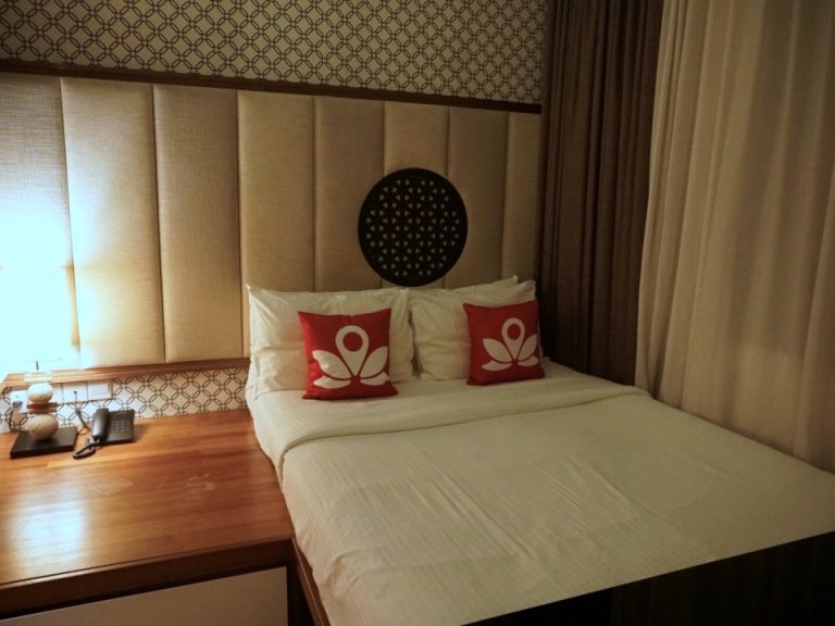 赤いクッションがZENグループの象徴です