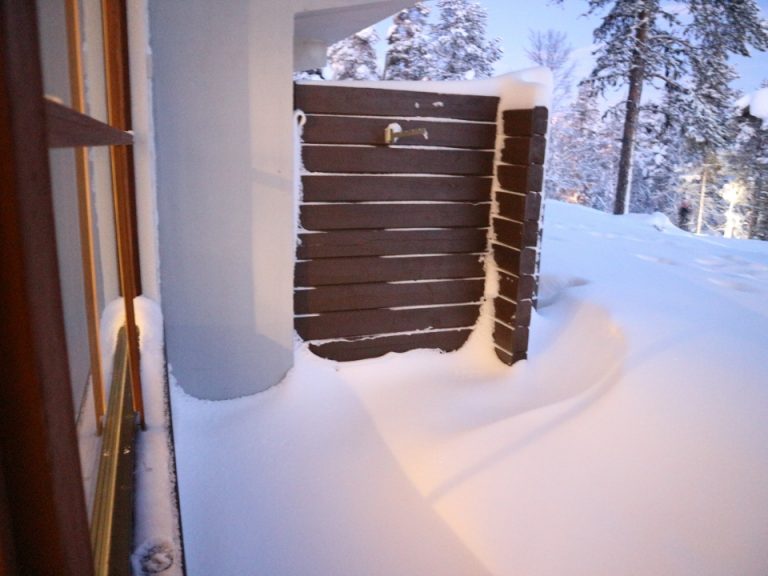 外に出ると雪の中です