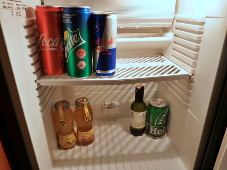 冷蔵庫内の有料の飲み物