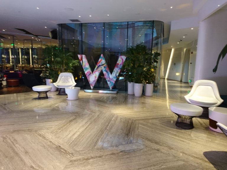 フロント階のロビーフロア