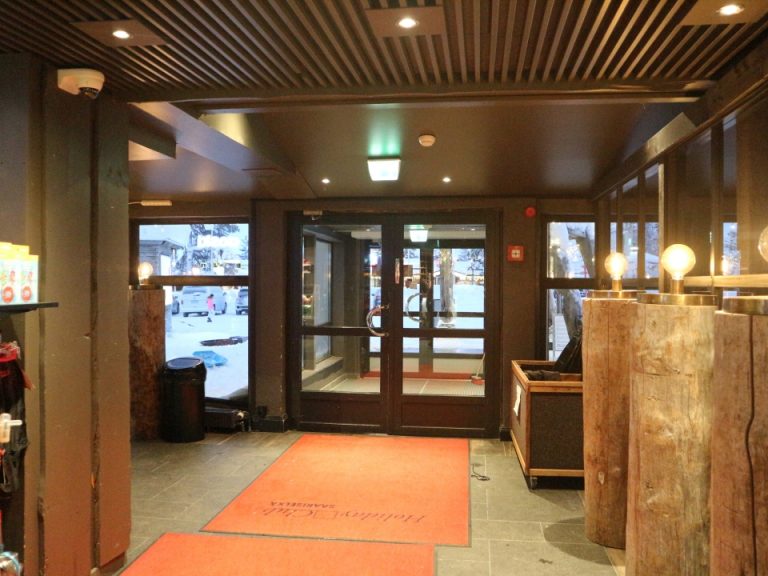 エントランス内観