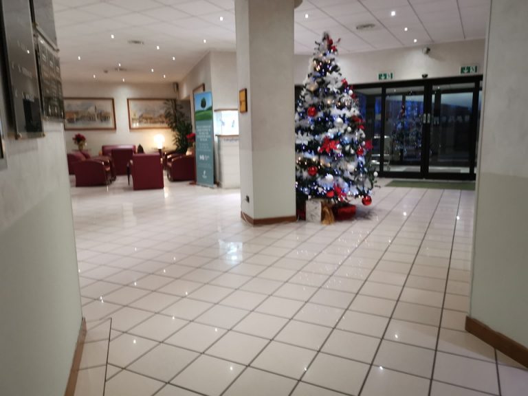 エントランス内観