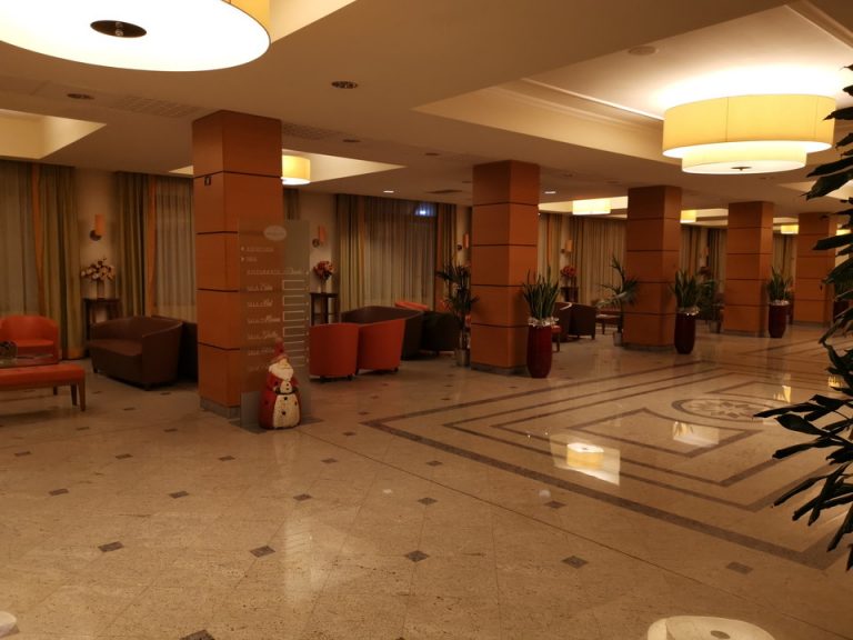 エントランス内観