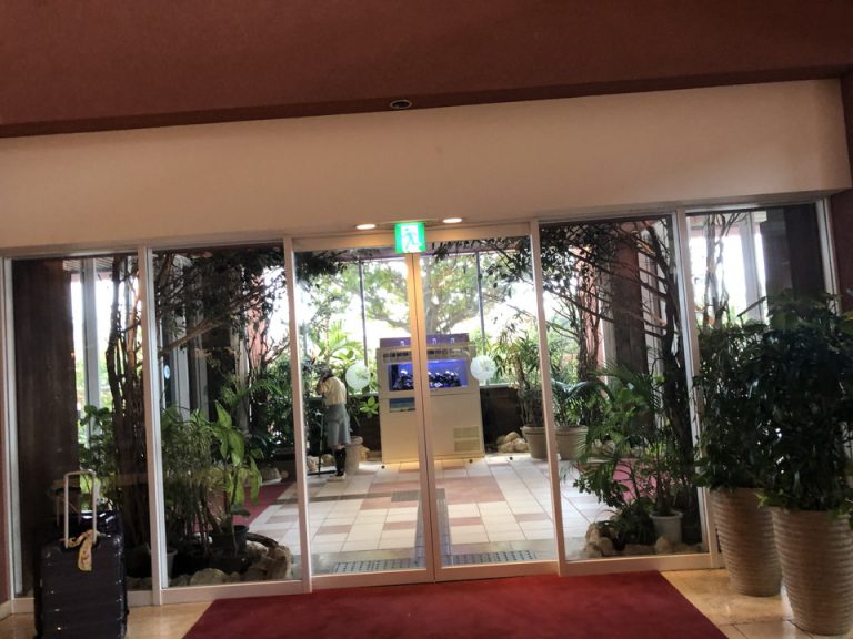 エントランス内観