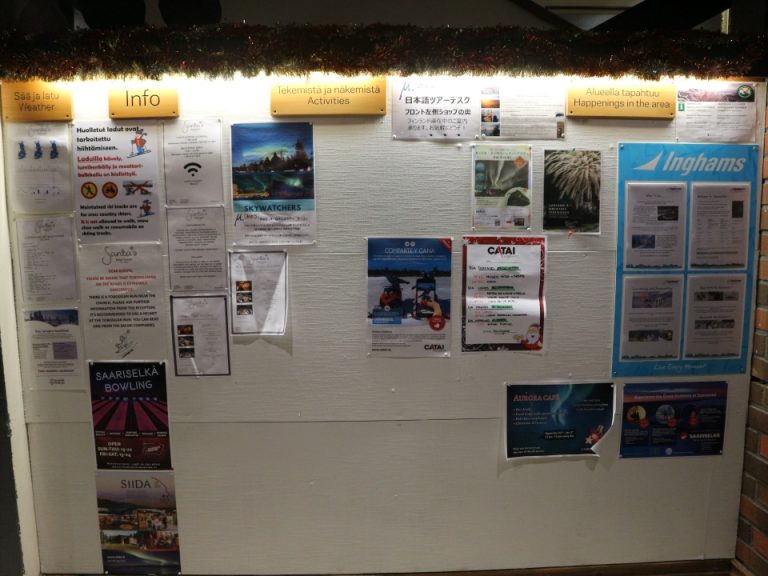 エントランスに色々なツアーのインフォメーションが掲載されてました。