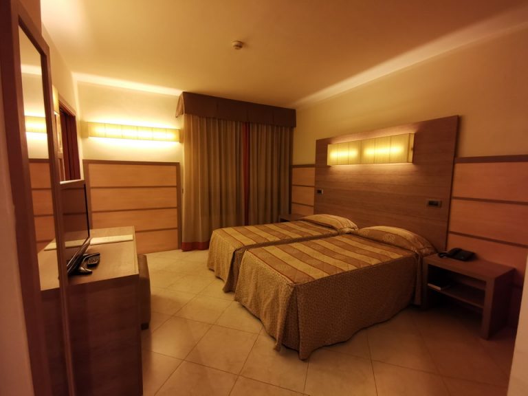 客室全体(入口から)