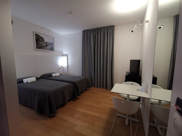 客室全体(入口から)