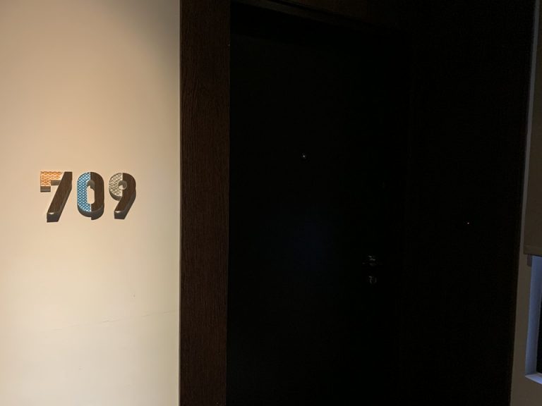 客室_客室入口外観ドア