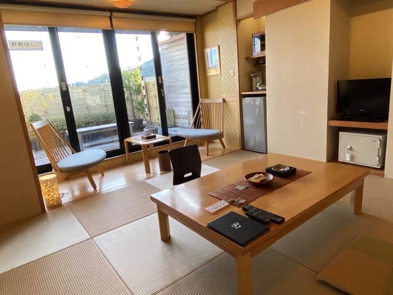 客室全体(入口方向)