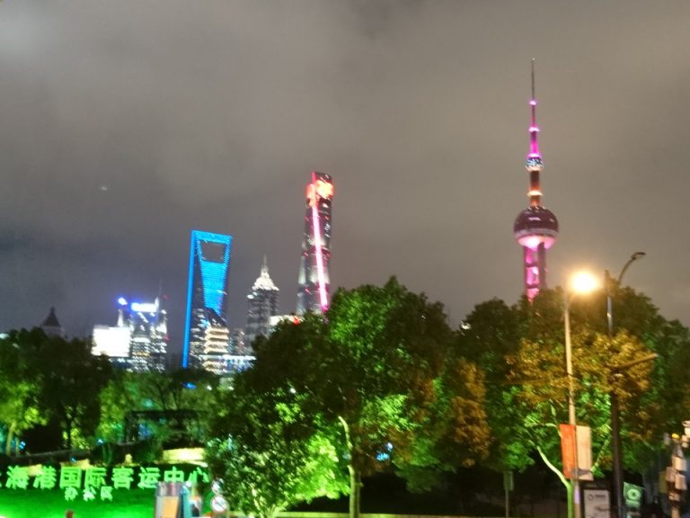 日本行きのフェリー乗り場近く